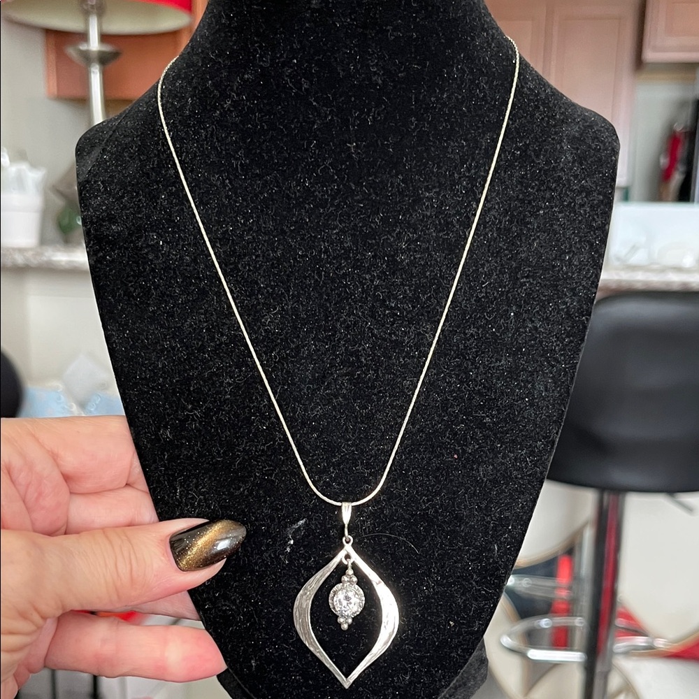 Vintage 925 Silver Pendant Necklace dancing Stone
